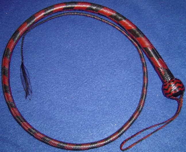 4ft Red and Black 32 plait Custom Signal Whip C.jpg